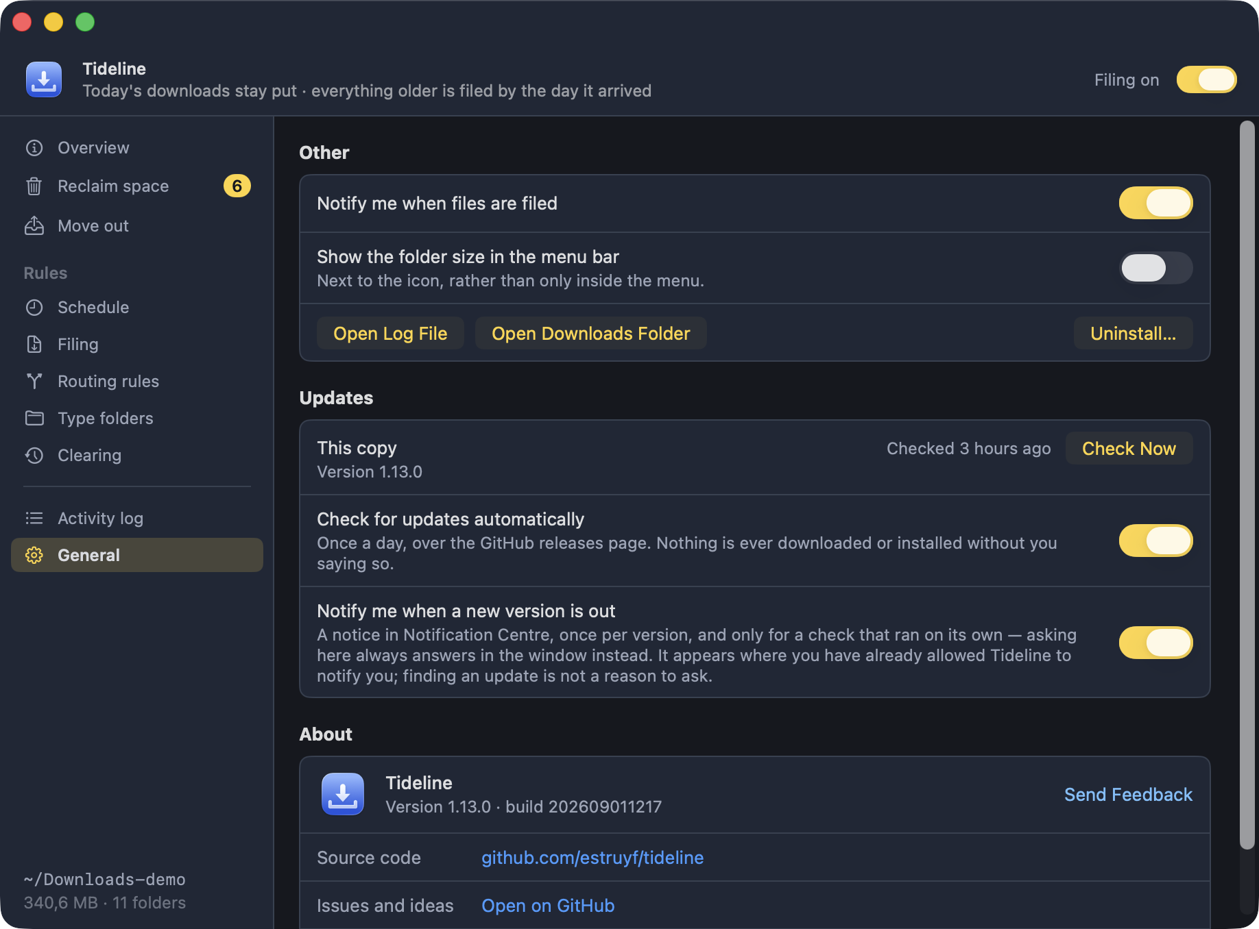 The General pane: notifications, the menu bar size, the log and Downloads buttons, Uninstall, the update check and the version